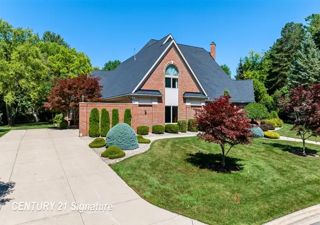 Photo 2 of Single family home for sale at 5590 Pine Gate Dr, Saginaw, MI 48603 | MLS# 61050214704 | Listing updated on 2026-09-09