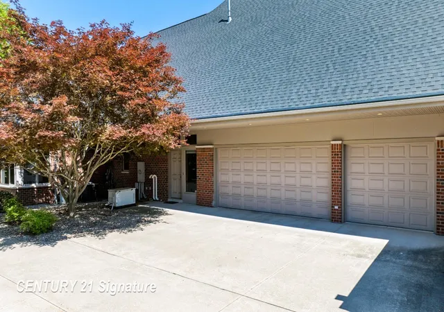 Photo 3 of Single family home for sale at 5590 Pine Gate Dr, Saginaw, MI 48603 | MLS# 61050214704 | Listing updated on 2026-09-09