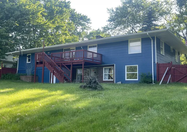 Photo 2 of Single family home for sale at 1806 Barr St, Hillsdale, MI 49242 | MLS# 55026035692 | Listing updated on 2026-10-01