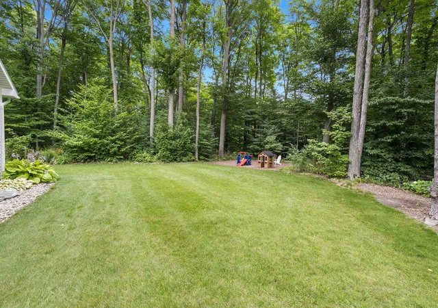 4th image of 5404 Barney Rd, Traverse City, MI 49684 | MLS# 78080071015