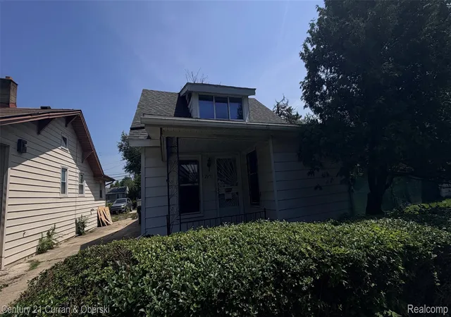 Photo 1 of Sale Pending at 2951 S Edsel St, Detroit, MI 48217 | MLS# 20261053807 | Listing updated on 2026-08-28