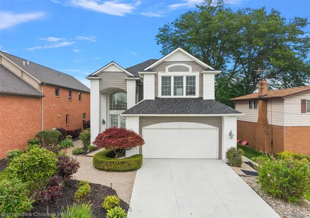 Photo 3 of Single family home for sale at 31975 Riverdale St, Harrison Township, MI 48045 | MLS# 20261053812 | Listing updated on 2026-09-16