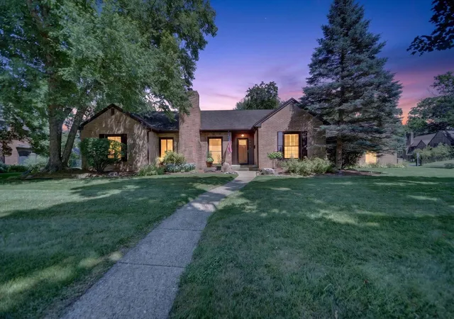 Photo 2 of Single family home for sale at 411 S Higby St, Jackson, MI 49203 | MLS# 65026035708 | Listing updated on 2026-07-31