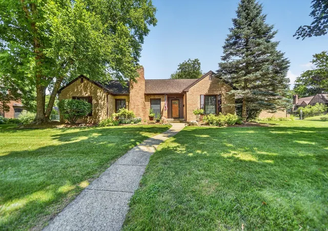 Photo 3 of Single family home for sale at 411 S Higby St, Jackson, MI 49203 | MLS# 65026035708 | Listing updated on 2026-07-31