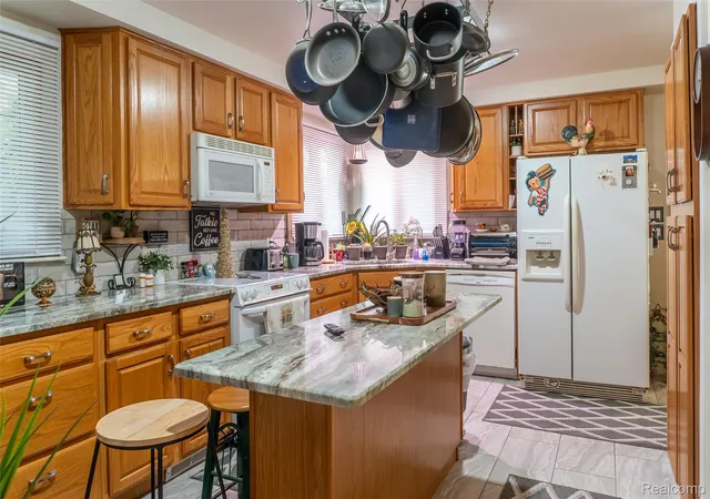 3rd image of 17751 Mayfield St, Livonia, MI 48152 | MLS# 20261053829