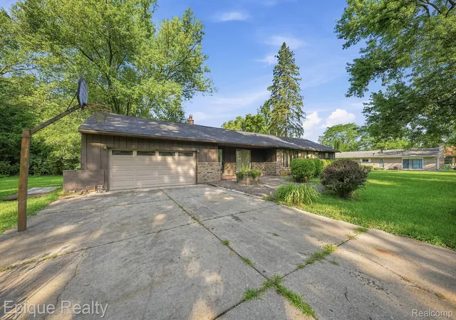 Photo 2 of Single family home for sale at 216 Aveline St, Ypsilanti, MI 48197 | MLS# 20261053833 | Listing updated on 2026-10-01