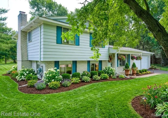 Photo 3 of Single family home for sale at 4069 Village Sq, Brighton, MI 48114 | MLS# 20261053837 | Listing updated on 2026-08-30