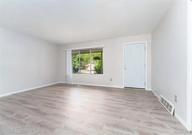 Photo 3 of Single family home for sale at 4069 Village Sq, Brighton, MI 48114 | MLS# 20261053837 | Listing updated on 2026-10-01