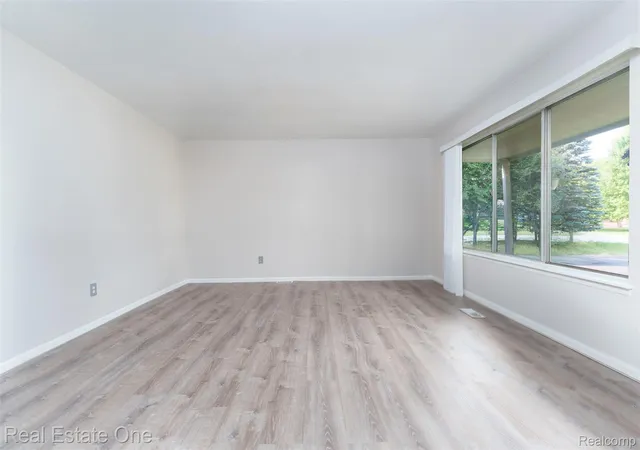 Photo 4 of Single family home for sale at 4069 Village Sq, Brighton, MI 48114 | MLS# 20261053837 | Listing updated on 2026-10-01