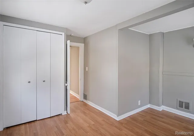Listing Photo 2 - Condo for sale in building located at 406 W 12 Mile, Royal Oak, MI 48073 - Unit #