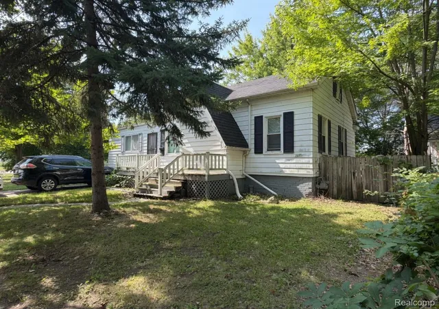 Photo 1 of Single family home for sale at 5629 Gateshead St, Grosse Pointe, MI 48236 | MLS# 20261053849 | Listing updated on 2026-07-16