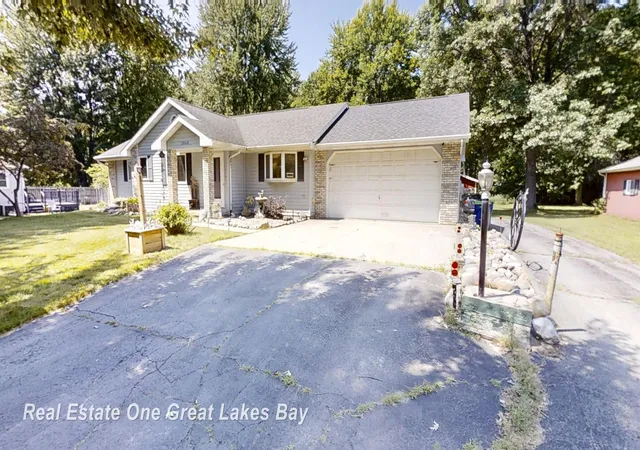 2nd image of 3842 Clutier Rd, Saginaw, MI 48601 | MLS# 61050214735