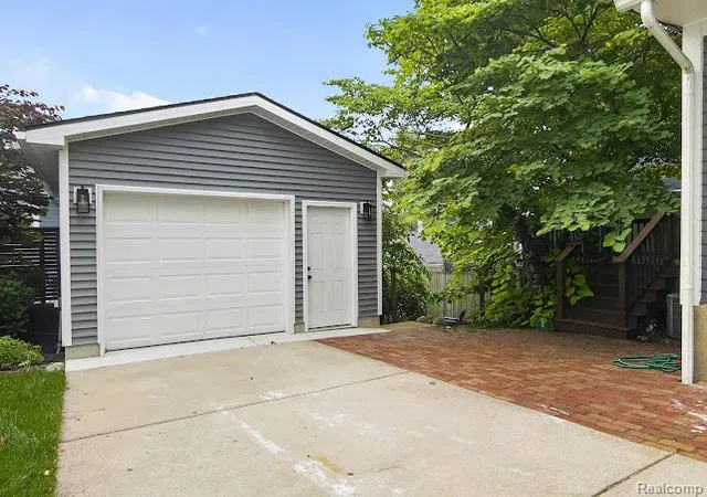 Photo 2 of Single family home for sale at 200 W Hoover Ave, Ann Arbor, MI 48103 | MLS# 20261053852 | Listing updated on 2026-09-15