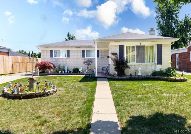 Photo 1 of Single family home for sale at 32566 Revere Dr, Warren, MI 48092 | MLS# 20261053853 | Listing updated on 2026-09-16