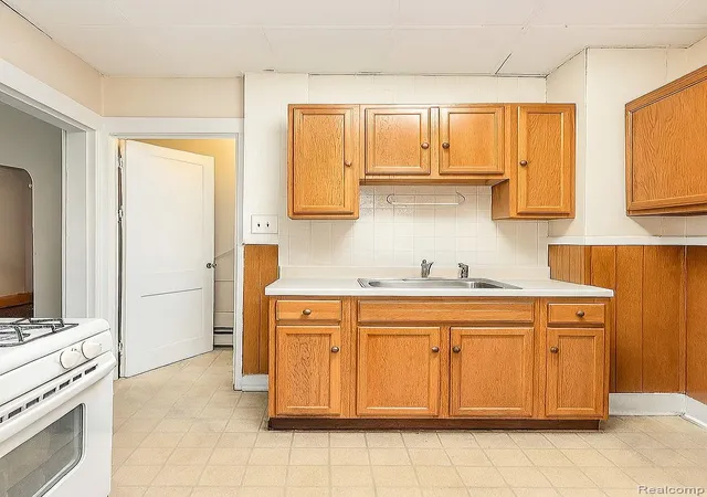 Photo 3 of Single family home for sale at 463 Kitchener St, Detroit, MI 48215 | MLS# 20261053861 | Listing updated on 2026-09-30