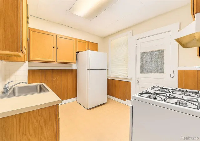 Photo 4 of Single family home for sale at 463 Kitchener St, Detroit, MI 48215 | MLS# 20261053861 | Listing updated on 2026-09-30