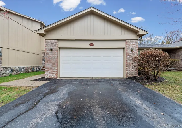 Photo 1 of Sale Pending at 29455 Sylvan Ln, Farmington Hills, MI 48334 | MLS# 20261053887 | Listing updated on 2026-09-21