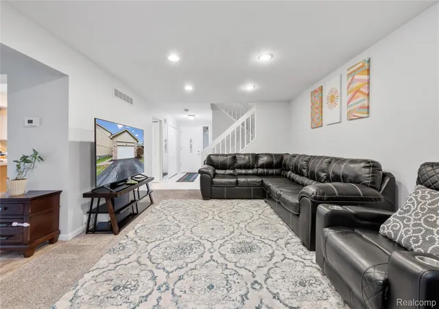Listing Photo 4 - Condo for sale in building located at 29455 Sylvan Ln, Oakland, MI 48334