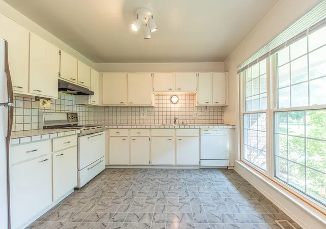 2nd image of 3286 Alpine Dr, Ann Arbor, MI 48108 | MLS# 81026035742