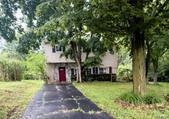 Photo 1 of Sale Pending at 571 Cristy Ave, Waterford, MI 48328 | MLS# 20261053904 | Listing updated on 2026-08-21