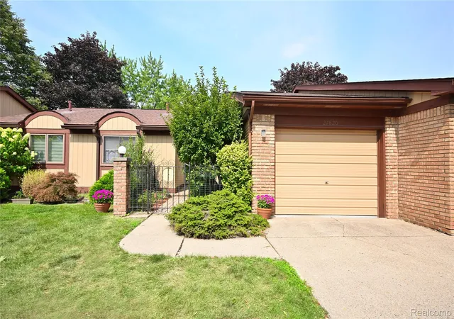 Photo 1 of Sale Pending at 27820 Hollywood Blvd, Warren, MI 48093 | MLS# 20261053906 | Listing updated on 2026-08-17