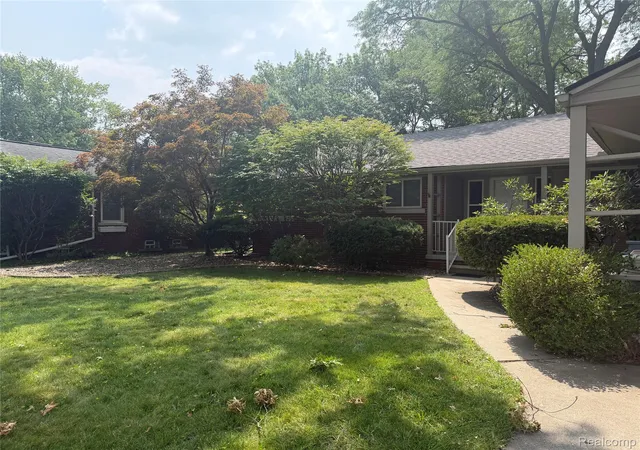 Photo 3 of Single family home for sale at 2221 Davis St, Wyandotte, MI 48192 | MLS# 20261053919 | Listing updated on 2026-09-14