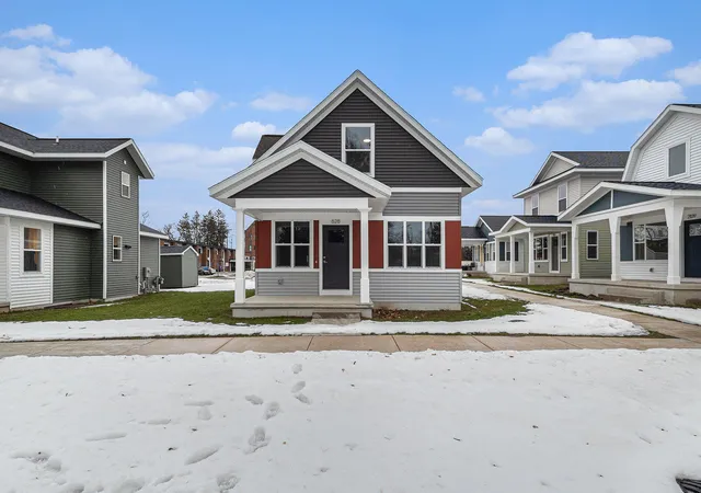 Photo 1 of Single family home for sale at 2053 Linden Ave Se, Grand Rapids, MI 49507 | MLS# 71026035759 | Listing updated on 2026-07-14