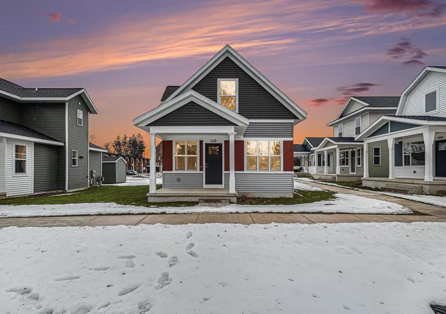 Photo 2 of Single family home for sale at 2053 Linden Ave Se, Grand Rapids, MI 49507 | MLS# 71026035759 | Listing updated on 2026-07-14