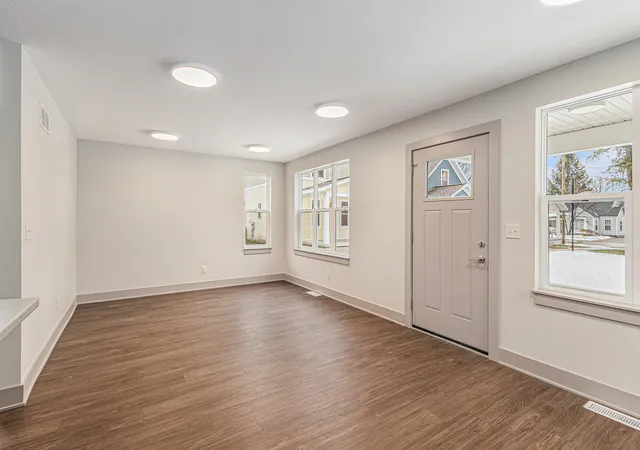 Photo 3 of Single family home for sale at 2053 Linden Ave Se, Grand Rapids, MI 49507 | MLS# 71026035759 | Listing updated on 2026-07-14