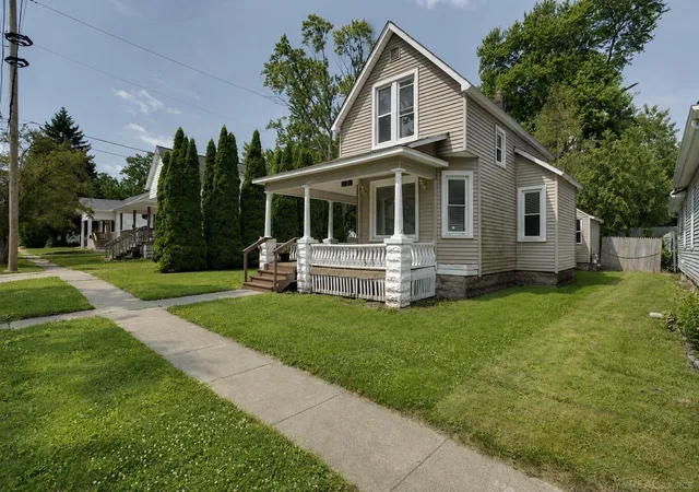 Photo 2 of Single family home for sale at 1821 11th Avenue, Port Huron, MI 48060 | MLS# 58050214777 | Listing updated on 2026-08-17