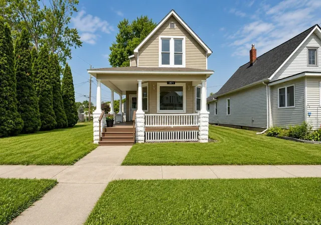 Photo 3 of Single family home for sale at 1821 11th Avenue, Port Huron, MI 48060 | MLS# 58050214777 | Listing updated on 2026-08-17