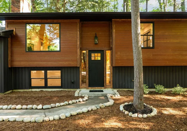 Photo 2 of Single family home for sale at 1620 E Front St, Traverse City, MI 49686 | MLS# 78080071023 | Listing updated on 2026-07-18