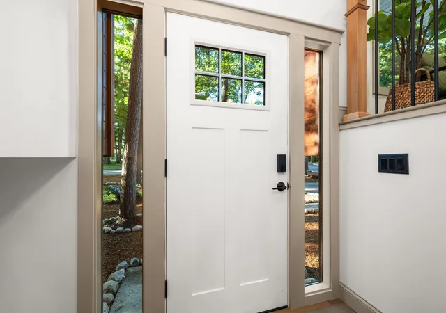 Photo 3 of Single family home for sale at 1620 E Front St, Traverse City, MI 49686 | MLS# 78080071023 | Listing updated on 2026-07-18