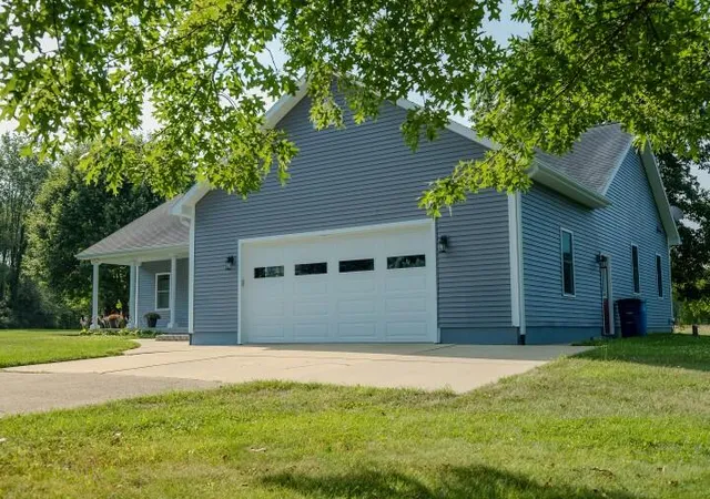 Photo 3 of Single family home for sale at 9710 Campbell Ln, Bellevue, MI 49021 | MLS# 64026035770 | Listing updated on 2026-10-05