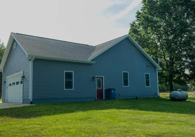 Photo 4 of Single family home for sale at 9710 Campbell Ln, Bellevue, MI 49021 | MLS# 64026035770 | Listing updated on 2026-10-05