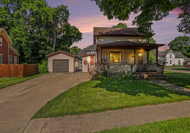 Photo 2 of Single family home for sale at 302 Exchange St, Marshall, MI 49068 | MLS# 64026035769 | Listing updated on 2026-09-14