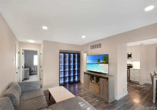 4th image of 29322 Hoover Rd, Warren, MI 48093