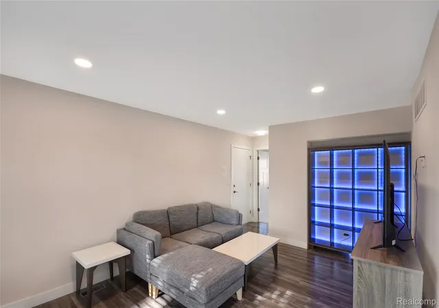 5th image of 29322 Hoover Rd, Warren, MI 48093