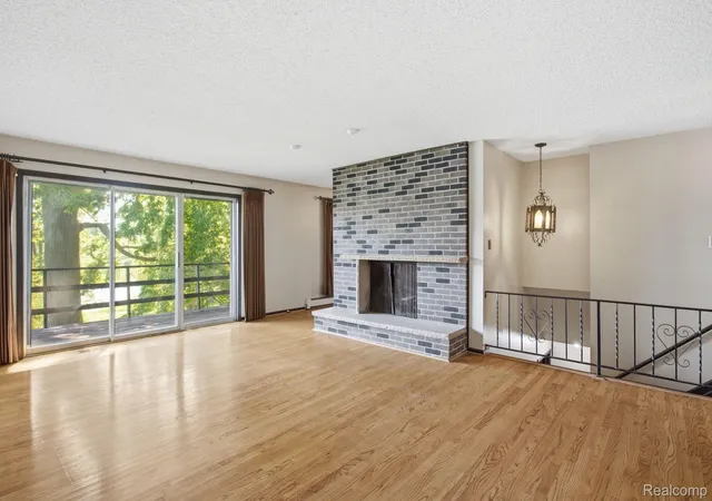 4th image of 2726 Bay Dr, West Bloomfield, MI 48324 | MLS# 20261053983