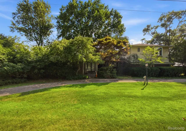 56th image of 2726 Bay Dr, West Bloomfield, MI 48324 | MLS# 20261053983