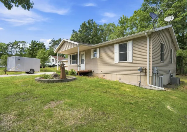 Photo 3 of Single family home for sale at 8304 W Whispering Pine Cir, Lake City, MI 49651 | MLS# 78080071028 | Listing updated on 2026-08-23