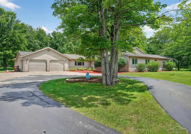 1st image of 457 E Mier Rd, Sanford, MI 48657 | MLS# 61050214806