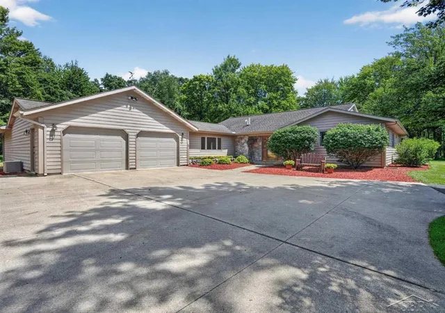 2nd image of 457 E Mier Rd, Sanford, MI 48657 | MLS# 61050214806