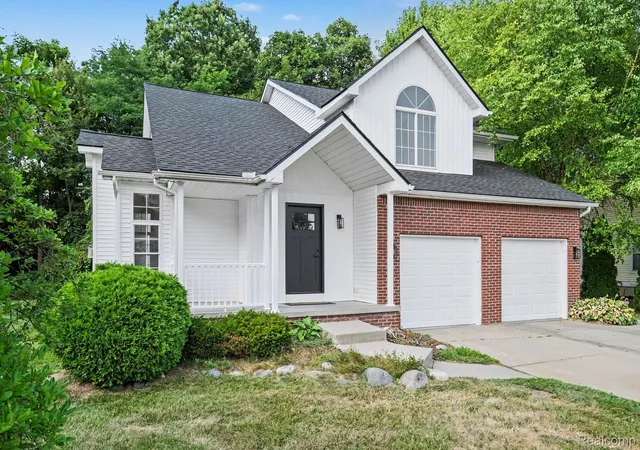 Photo 3 of Single family home for sale at 4429 Meadowlane Ct, Burton, MI 48519 | MLS# 20261054018 | Listing updated on 2026-09-10