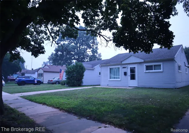 Photo 4 of Single family home for sale at 34861 John St, Wayne, MI 48184 | MLS# 20261054027 | Listing updated on 2026-08-25