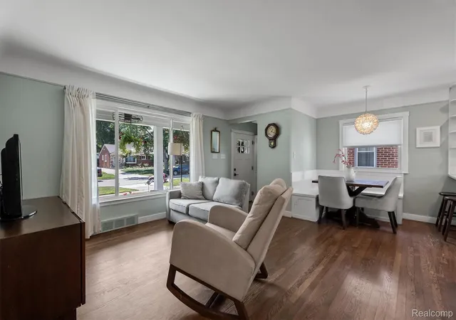 Photo 4 of Single family home for sale at 502 W Sunnybrook Dr, Royal Oak, MI 48073 | MLS# 20261054033 | Listing updated on 2026-10-04