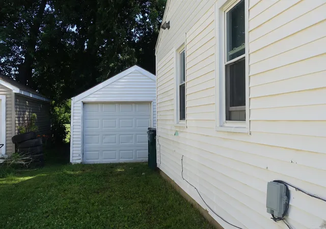 2nd image of 735 Vance St, Lansing, MI 48906 | MLS# 58050214816