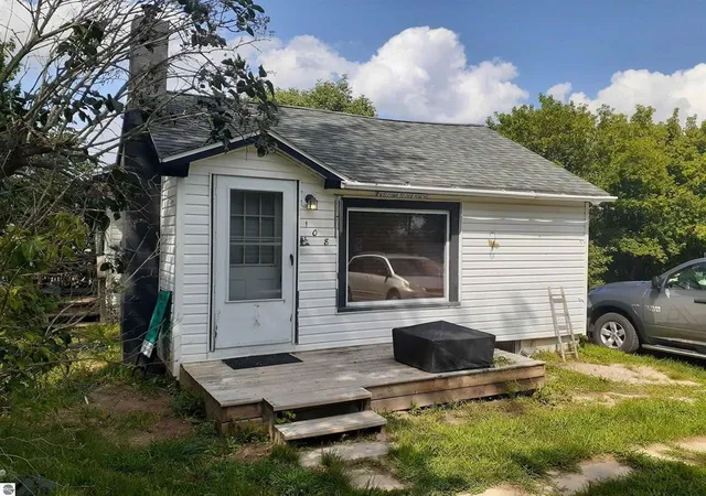 1st image of 108 W Page St, Rose City, MI 48654 | MLS# 77080071032