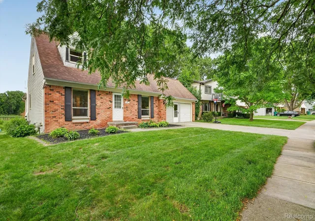 Photo 2 of Single family home for sale at 891 Devonshire Blvd, Brighton, MI 48116 | MLS# 20261054042 | Listing updated on 2026-08-29