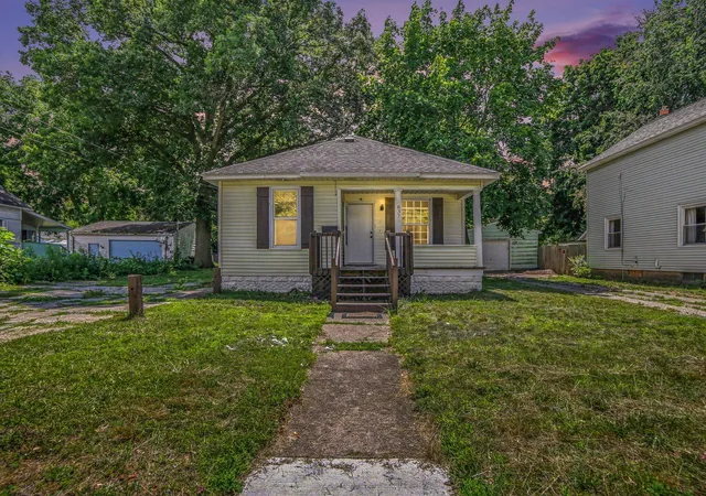Photo 1 of Single family home for sale at 837 W Southern Ave, Muskegon, MI 49441 | MLS# 71026035810 | Listing updated on 2026-09-12